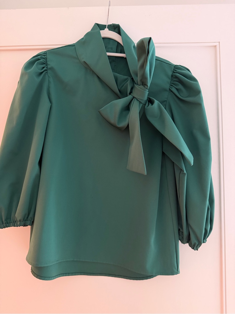Tie-Neck Puff Sleeve Blouse in Deep Green